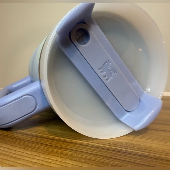 Stanley Quencher 40 oz Tumbler w/ Handle - Blue Peony Swirl - Picture 5 of 7